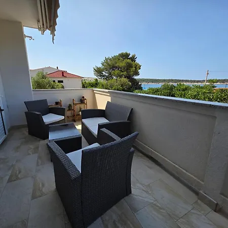 Fam. Grce * Barbat na Rabu