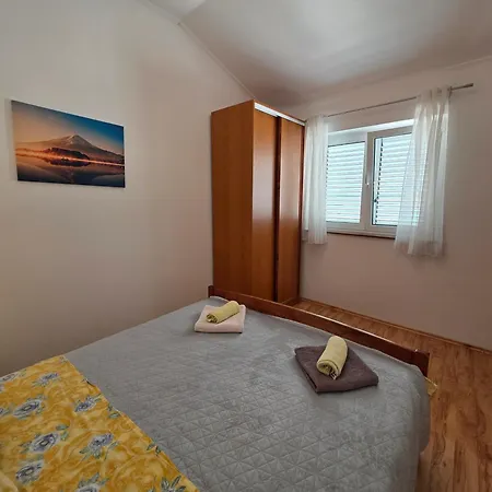 Fam. Grce Apartman Barbat na Rabu